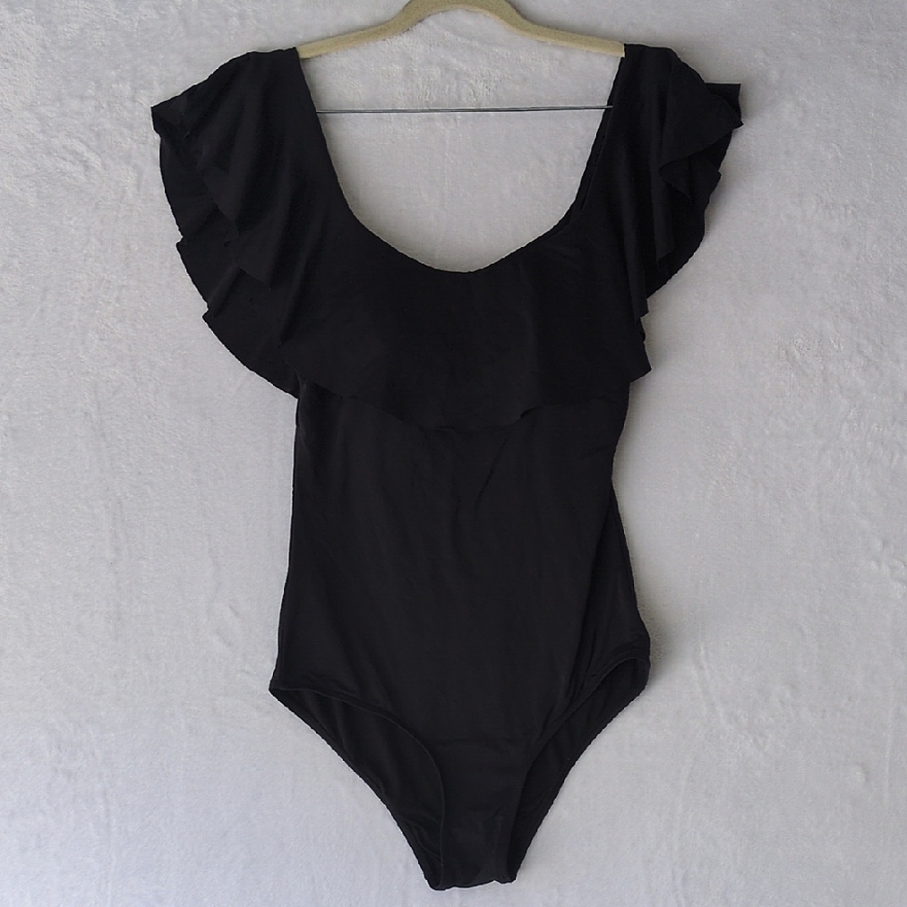 Envy Women's Black Scoop Neck One‎ Piece Swim Suit Size M